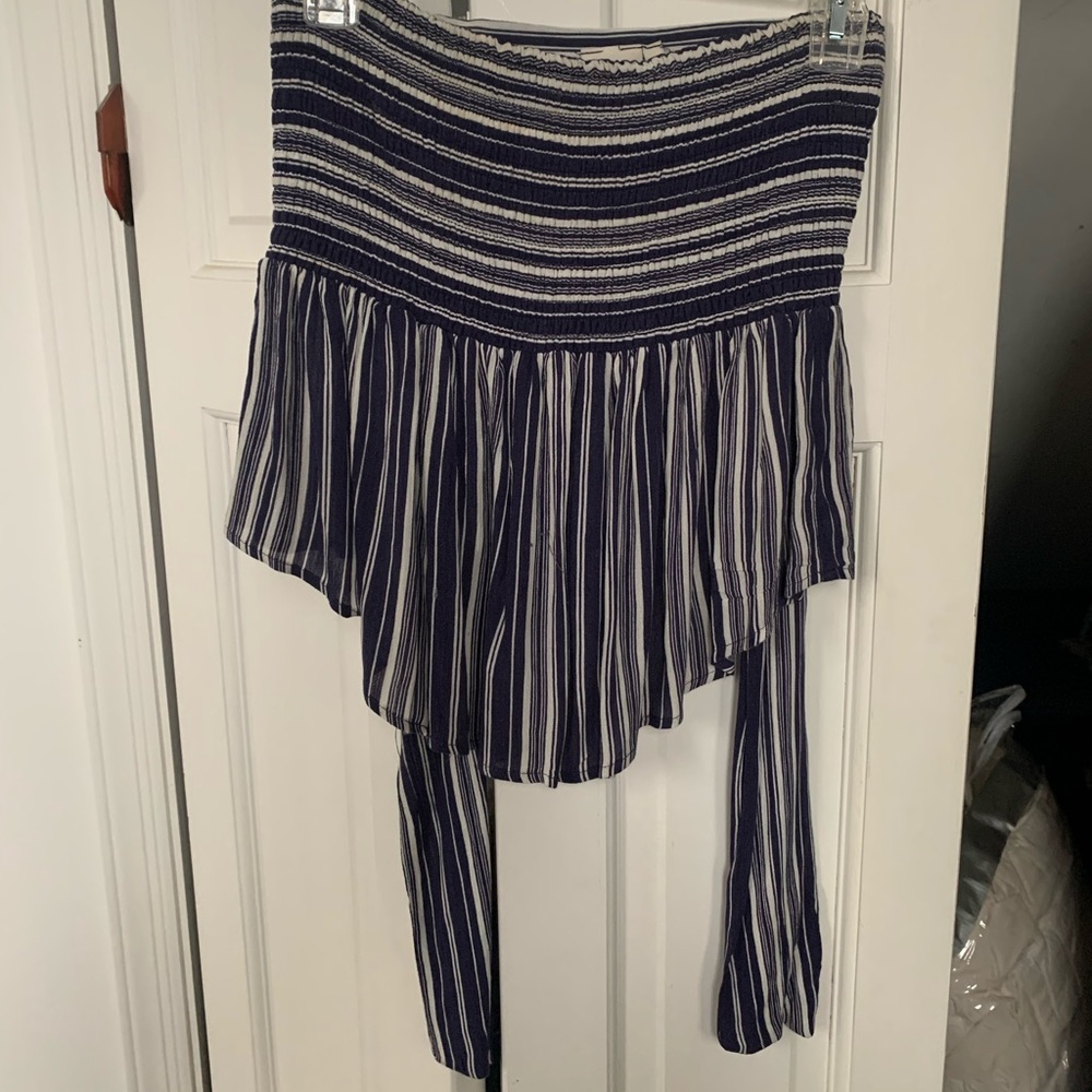 Strapless shirt ties in the back